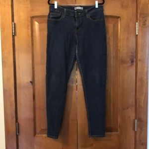 Levi’s Jeggings in Dark wash